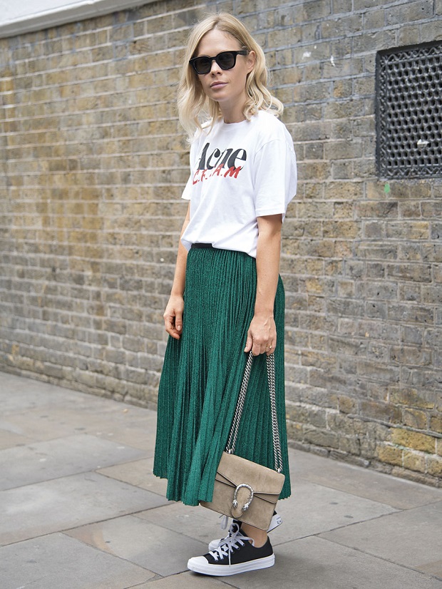 pleated skirt