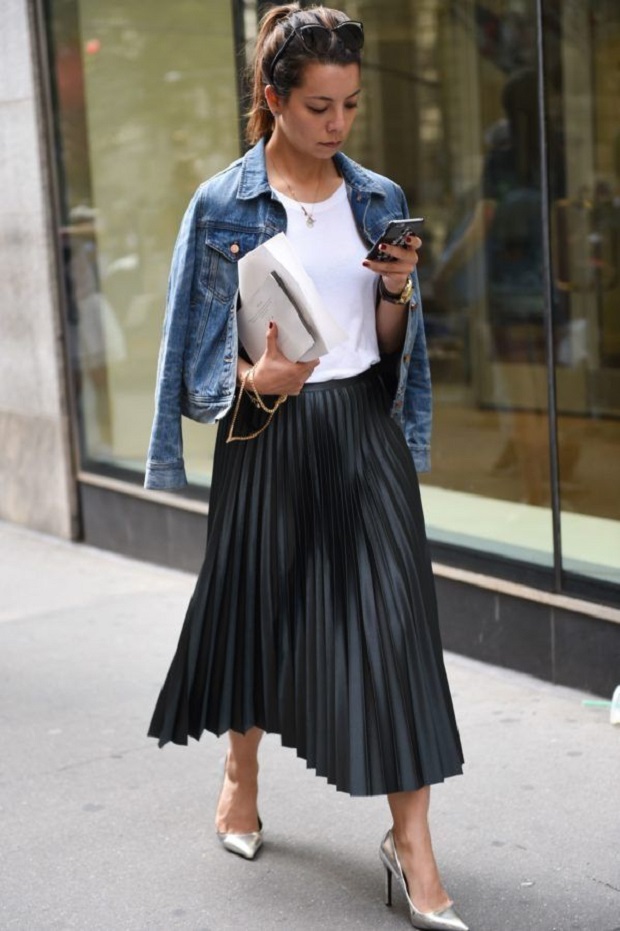 pleated skirt