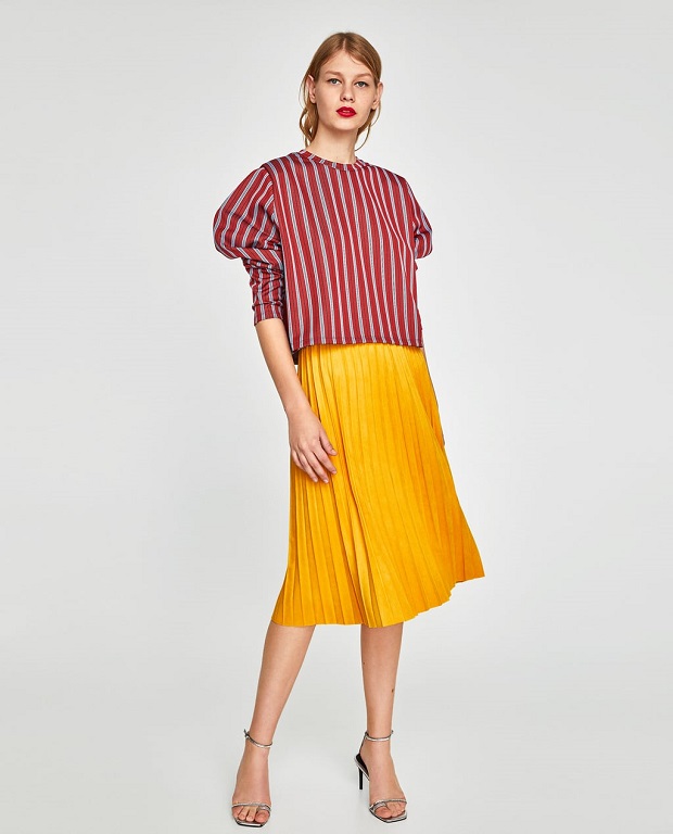 pleated skirt