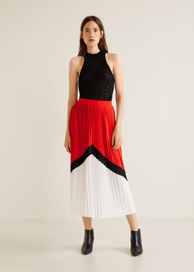 pleated skirt