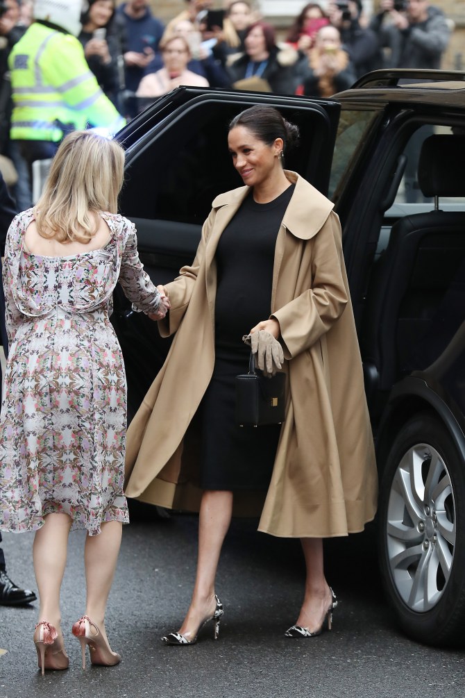 Meghan Markle is wearing a pregnancy dress